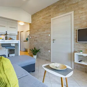 Denis 2 Apartment Medulin